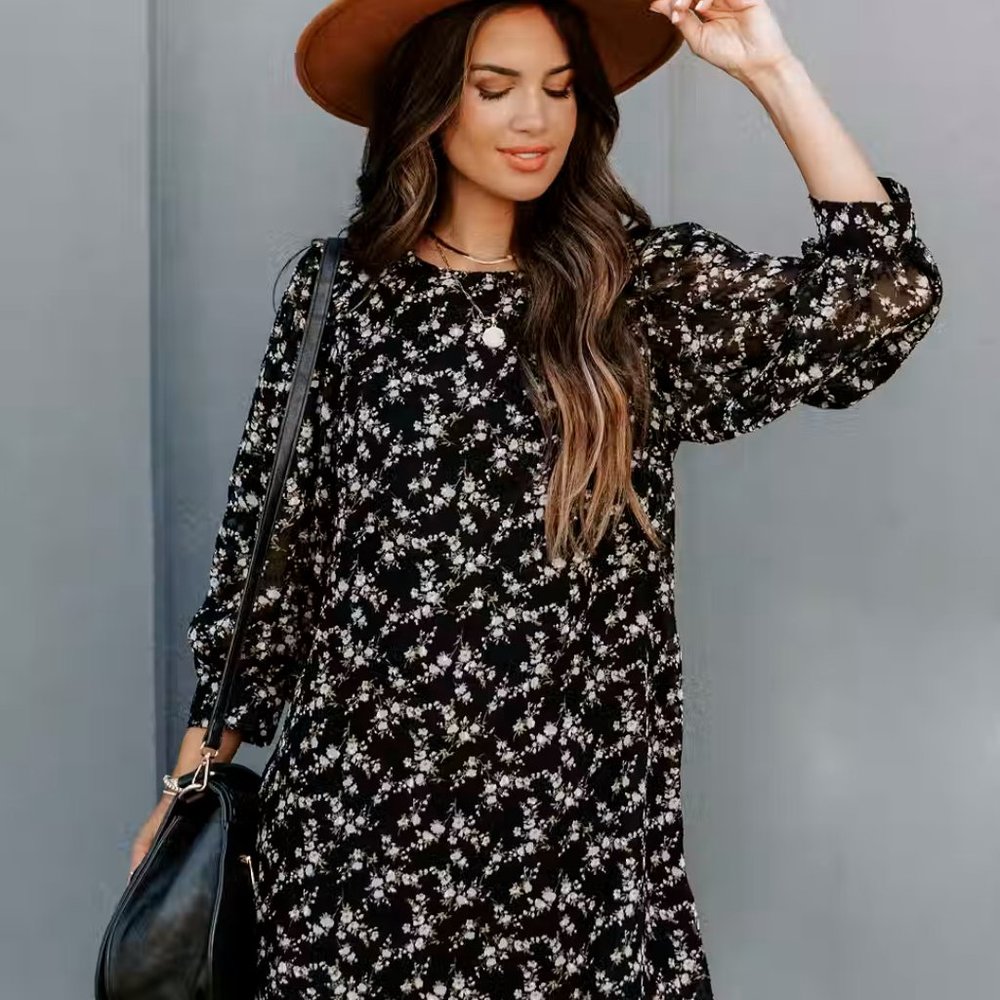 ROMANI TEXTURED FLORAL SHIFT DRESS - Picture 4 of 9